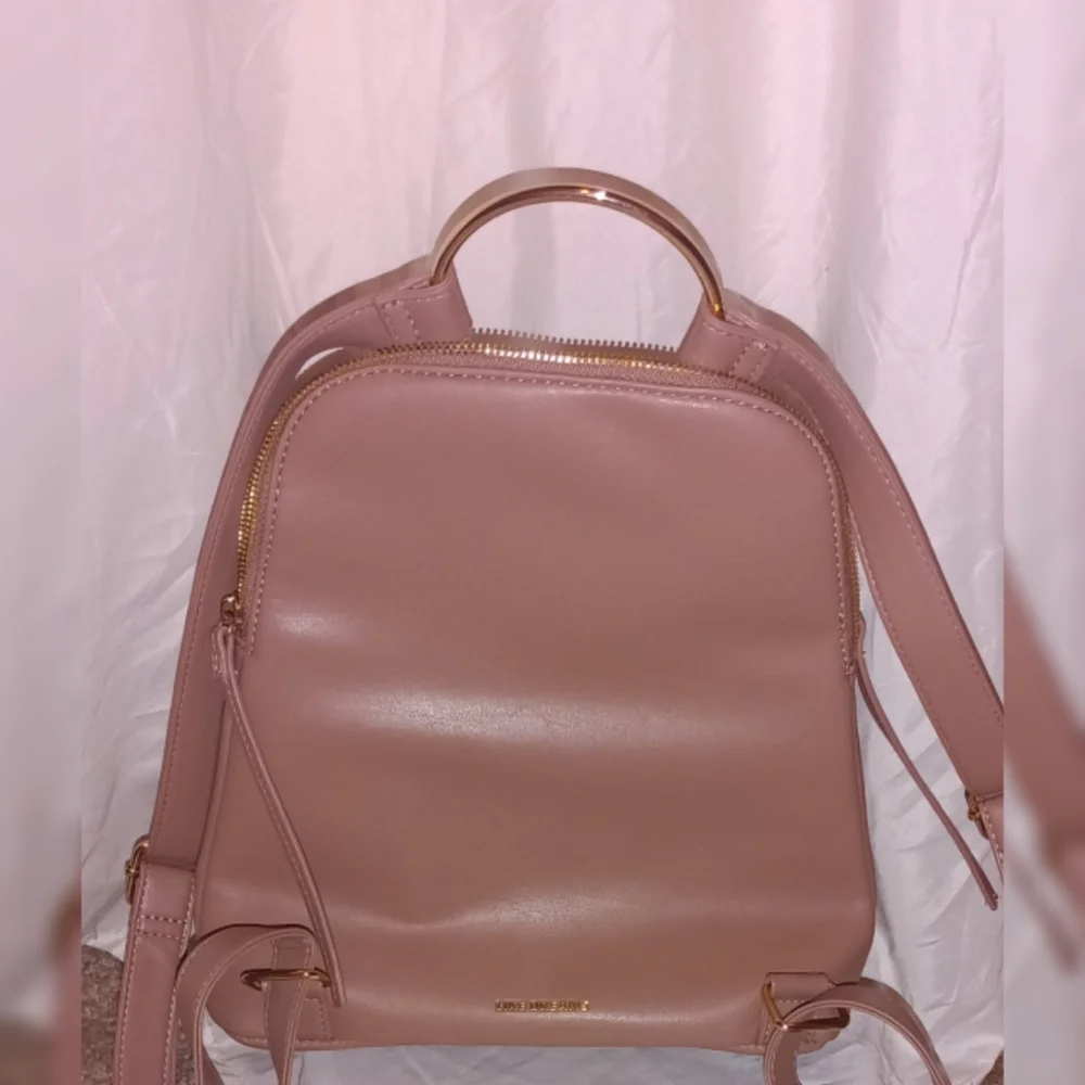 Used backpack💙 - Picture 3 of 6